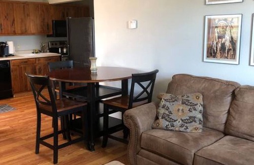 Cheyenne Apartment | Discover The Tribe Space: Country Escape with Key Amenities