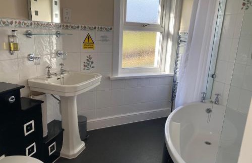 Petersfield Hotel | Pet Friendly Retreat at The Trooper Inn: 4-Star Comfort