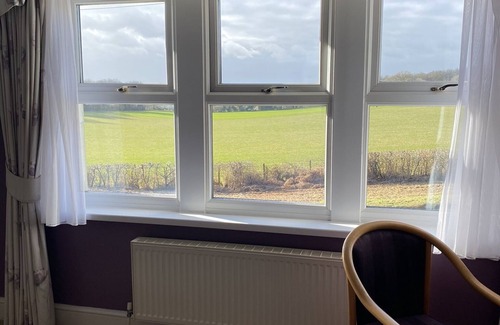 Petersfield Hotel | Welcoming The Trooper Inn: Family-Friendly Stay with Dining