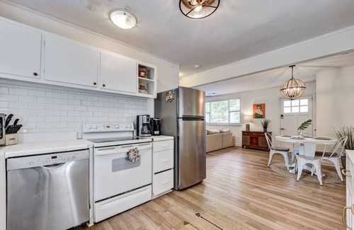 West Ashley House | Discover The Tropic: Prime Location with Fire Pit & Spa