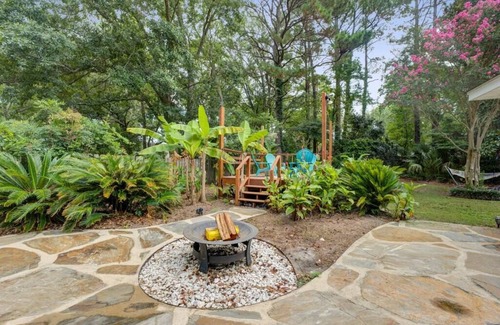 West Ashley House | Discover The Tropic: Prime Location with Fire Pit & Spa