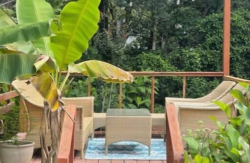 West Ashley House | Discover The Tropic: Prime Location with Fire Pit & Spa