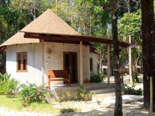 Khong Koi Beach Cabin | Beachfront Bliss at The Tropical Beach Resort