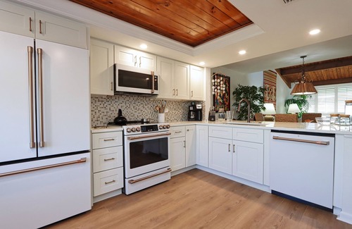 Sanibel Condo | Experience The Tropical Penthouse: Oceanfront Family Retreat