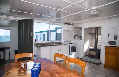 Glenburn House | Experience the Kiwi Bach, Steps from the Ocean Coastline
