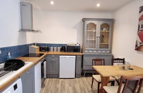 Old Town Hastings House | Central Haven: Family-Friendly Stay with Parking & Breakfast