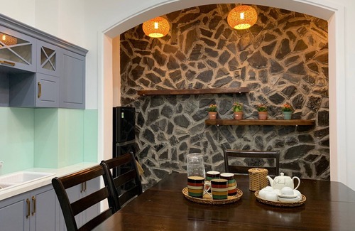 Nha Trang Apartment | Inviting TULAH House: Mountain View Studio with Spa & Kitchen