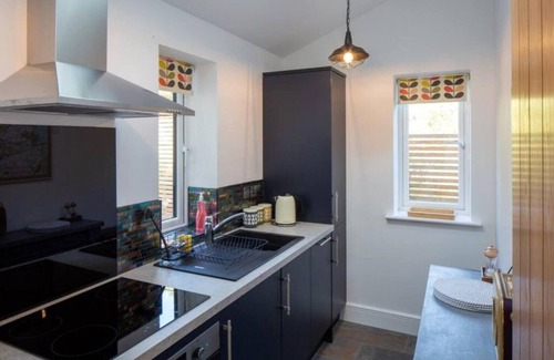Banwell Cabin | Pet-Friendly Retreat at The Tullet: Guest Rated 10/10