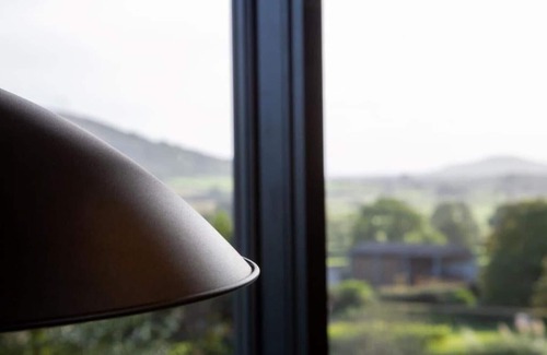 Banwell Cabin | Pet-Friendly Retreat at The Tullet: Guest Rated 10/10