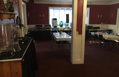 Cooperstown Hotel | Budget-Friendly Stay at The Tunnicliff Inn with Dining