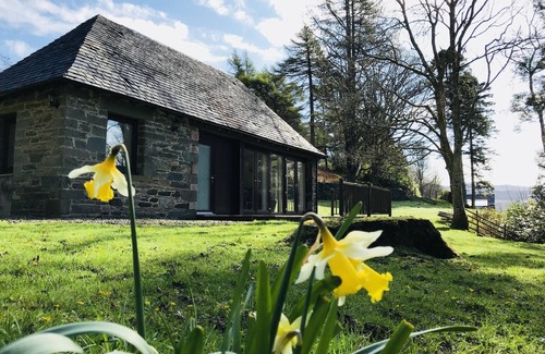 Lochgilphead House | Romantic Getaway at The Turbine House with Ocean Views