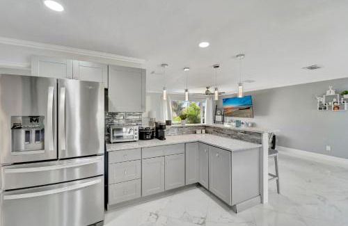Caloosahatchee House | Relax at The Turquoise Turtle: 4-Star Family & Pet Friendly