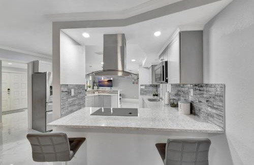 Caloosahatchee House | Relax at The Turquoise Turtle: 4-Star Family & Pet Friendly
