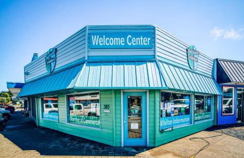 Waldport House | Experience The Turtle's Nest: Pet-Friendly 4-Star Retreat