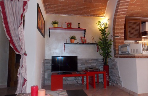 Ponsacco House | Explore The Tuscan Rustic Nest - Pet-Friendly Getaway