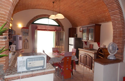 Ponsacco House | Explore The Tuscan Rustic Nest - Pet-Friendly Getaway