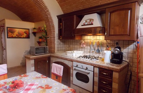 Ponsacco House | Explore The Tuscan Rustic Nest - Pet-Friendly Getaway