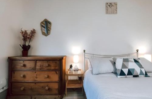 South Twickenham Apartment | Lovely Two Bedroom Apartment in Strawberry Hill Awaits
