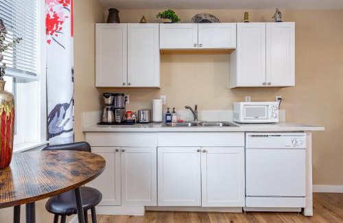 Southeast Salem Apartment | Two Private Apartments with Pet-Friendly Amenities
