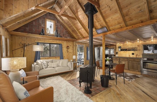 Coal Creek Cabin | Experience Tyrolean Lodge: Hot Tub & Scenic Views Await