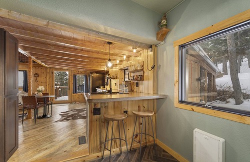 Coal Creek Cabin | Experience Tyrolean Lodge: Hot Tub & Scenic Views Await