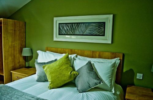 Long Lane Bed & Breakfast | Discover Comfort at The Ugly Duckling - 4-Star Retreat