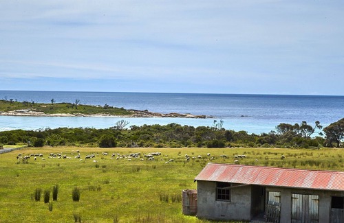 Bicheno House | THE ULTIMATE BEACH HOUSE