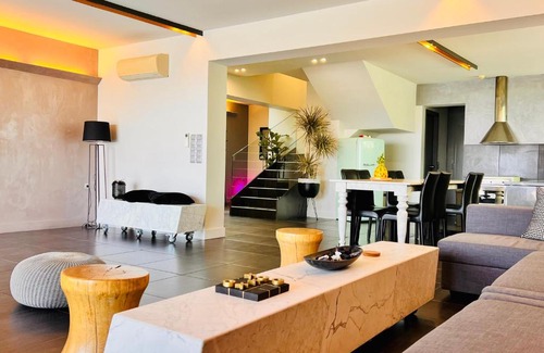 Kallitechnoupoli Villa | Ultimate Escape: Relaxing Stay with Hot Tub & Pool Access