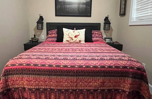 Minter Cabin | Relaxing Retreat: Discover Peace and Family-Friendly Comfort