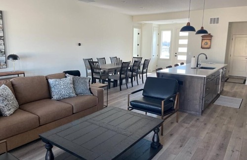 Andover House | Ideal Destination for Golf, Weddings, and Business Retreats