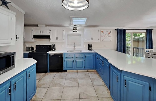 Put-in-Bay House | Private Island Club Home for Families and Couples - 9.2/10