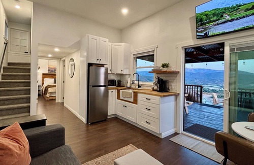 Temecula House | Idyllic Retreat with Scenic Views in Temecula Wine Country