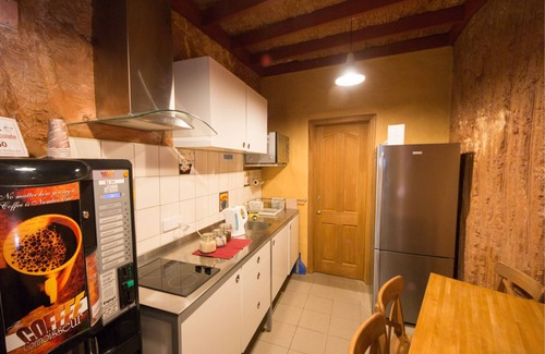 Coober Pedy Hotel | Underground Motel: Family-Friendly Stay with Breakfast