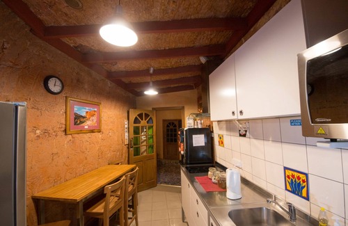 Coober Pedy Hotel | Underground Motel: Family-Friendly Stay with Breakfast