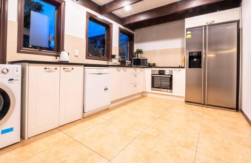 Half Moon Bay Villa | Discover the Unique Castle Experience in Auckland