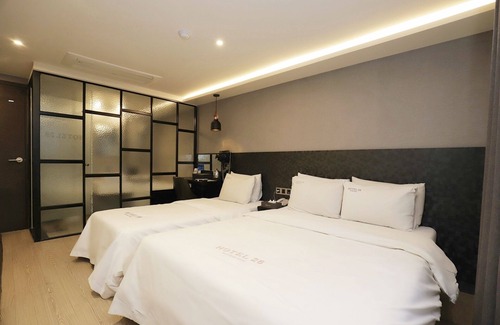 Siheung Hotel | Budget-Friendly Getaway at The Unique Hotel 28 with Breakfast