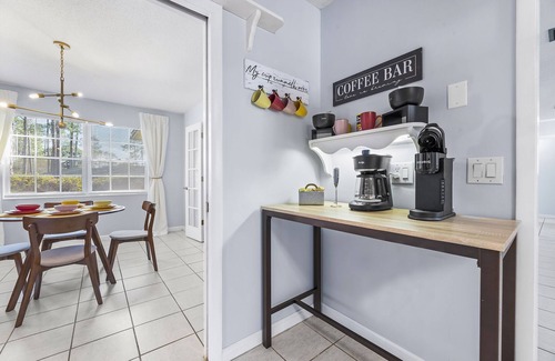 Gainesville House | Perfect Retreat for Groups Near UF - Pet Friendly & Spa