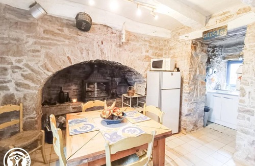 Calvignac House | The unusual tower gîte