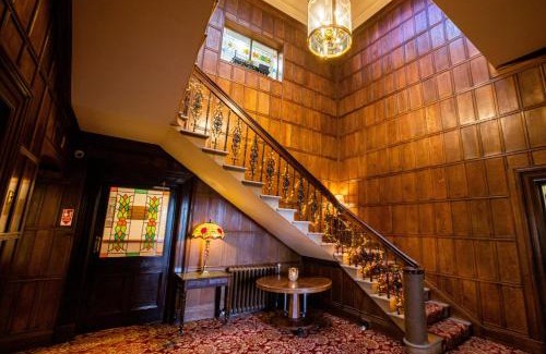 Barlaston Hotel | Discover The Upper House: 4-Star Pet-Friendly Retreat