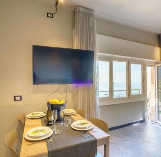 Riomaggiore Apartment | Exceptional Family Retreat at The Upper House