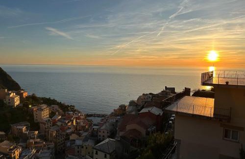 Riomaggiore Apartment | Exceptional Family Retreat at The Upper House