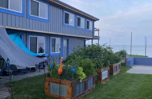 Bay City Apartment | Explore Lake Huron: The UpSiDe DoWN PaRRoT Awaits!