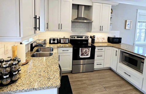 Biddleville House | Uptown Cottage: Family-Friendly Stay Near City Center