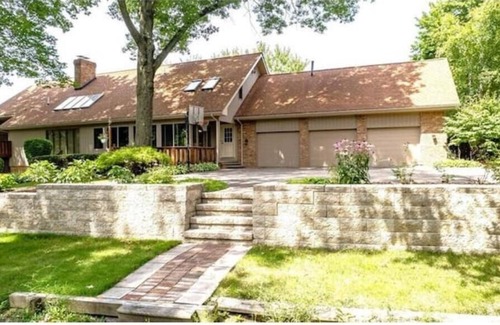 Fowler House | Guest Rated 10/10: The Urban Lakehouse by Avalon Resort