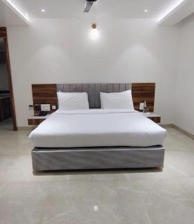 Sanchi Hotel | Relax at The Utopia Resort Sanchi with Pool & Hot Tub