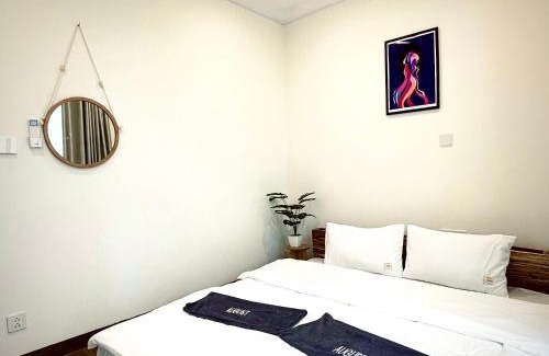 Van Giang Apartment | Discover The V Home at Vinhomes Ocean Park: Family-Friendly Stay