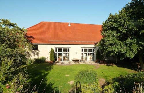 Hildesheim District House | Cozy Retreat in a Barn: Spa & Breakfast Included!