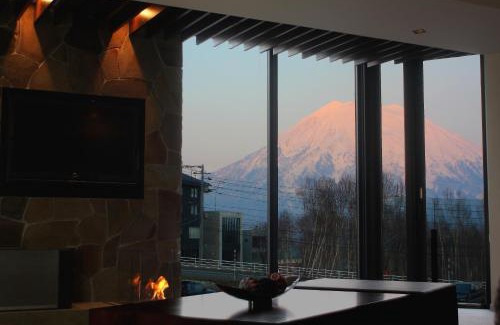 Hirafu Apartment | Experience The Vale Niseko: Pool, Spa & Family-Friendly Fun