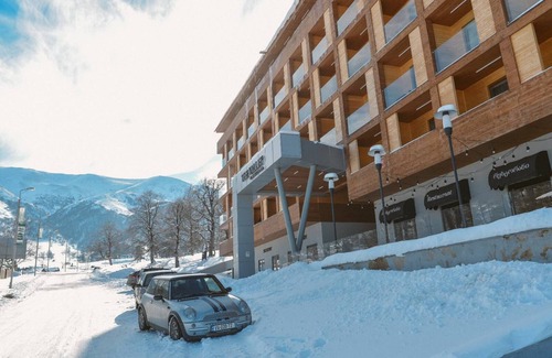Bakuriani Apartment | Cozy Stay at The Valley Bakuriani MountInn with Breakfast