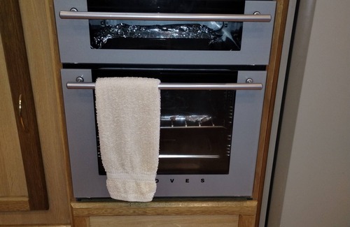 Mylor House | The Van. Off grid, self contained and toasty warm. 5 minutes to Hahndorf.